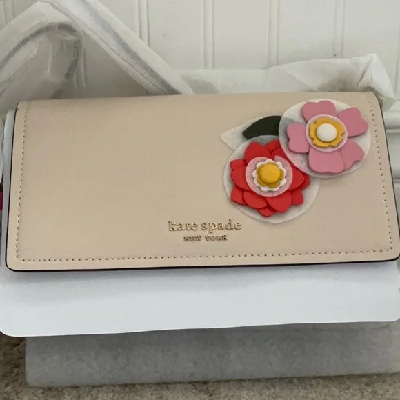 NWT Kate Spade Leather Petal Flap Chain Crossbody Wallet in Milk Glass - Picture 5 of 10